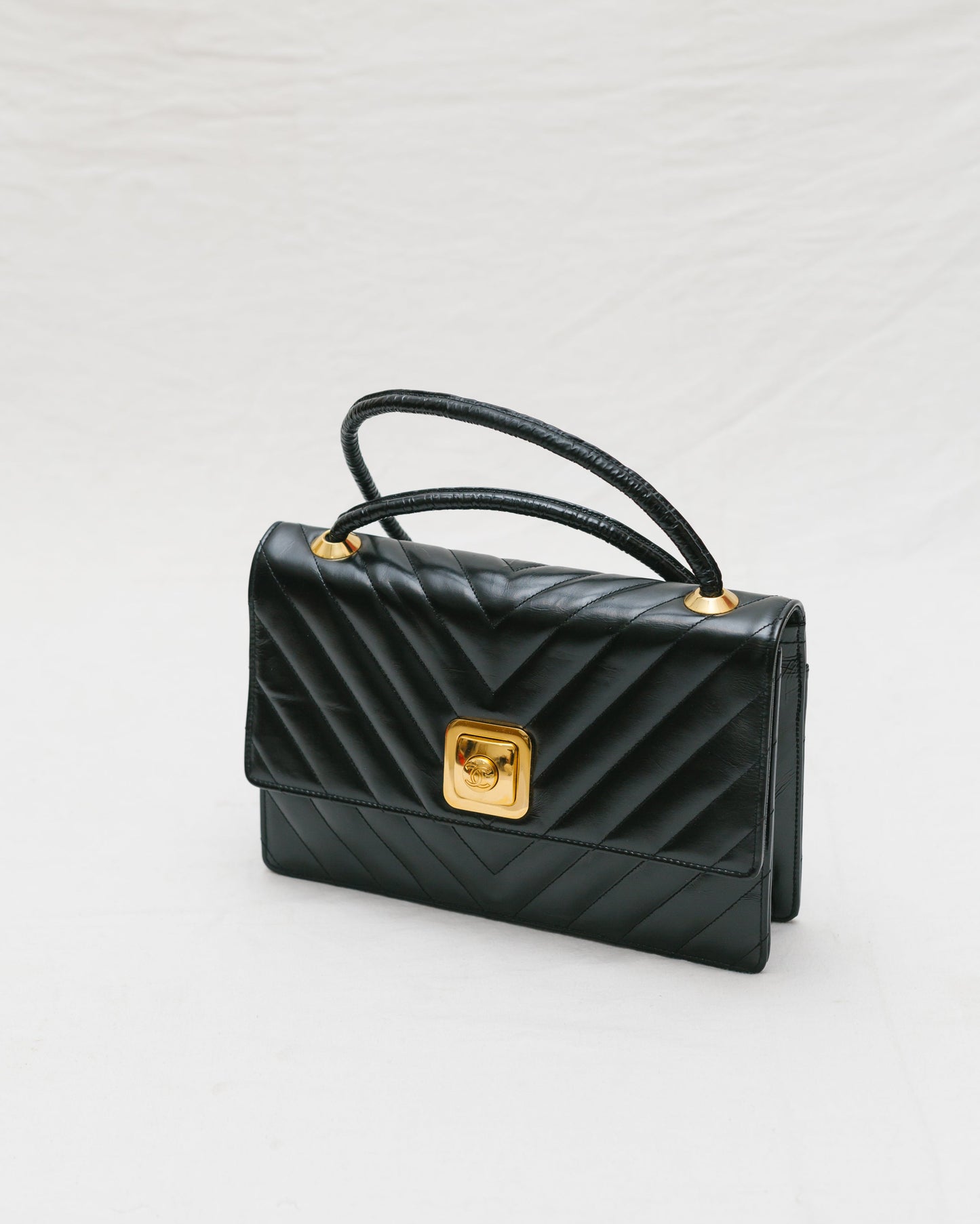 Chevron flap shoulder/crossbody