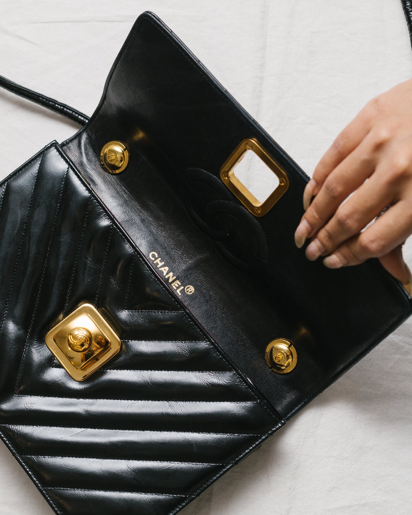 Chevron flap shoulder/crossbody