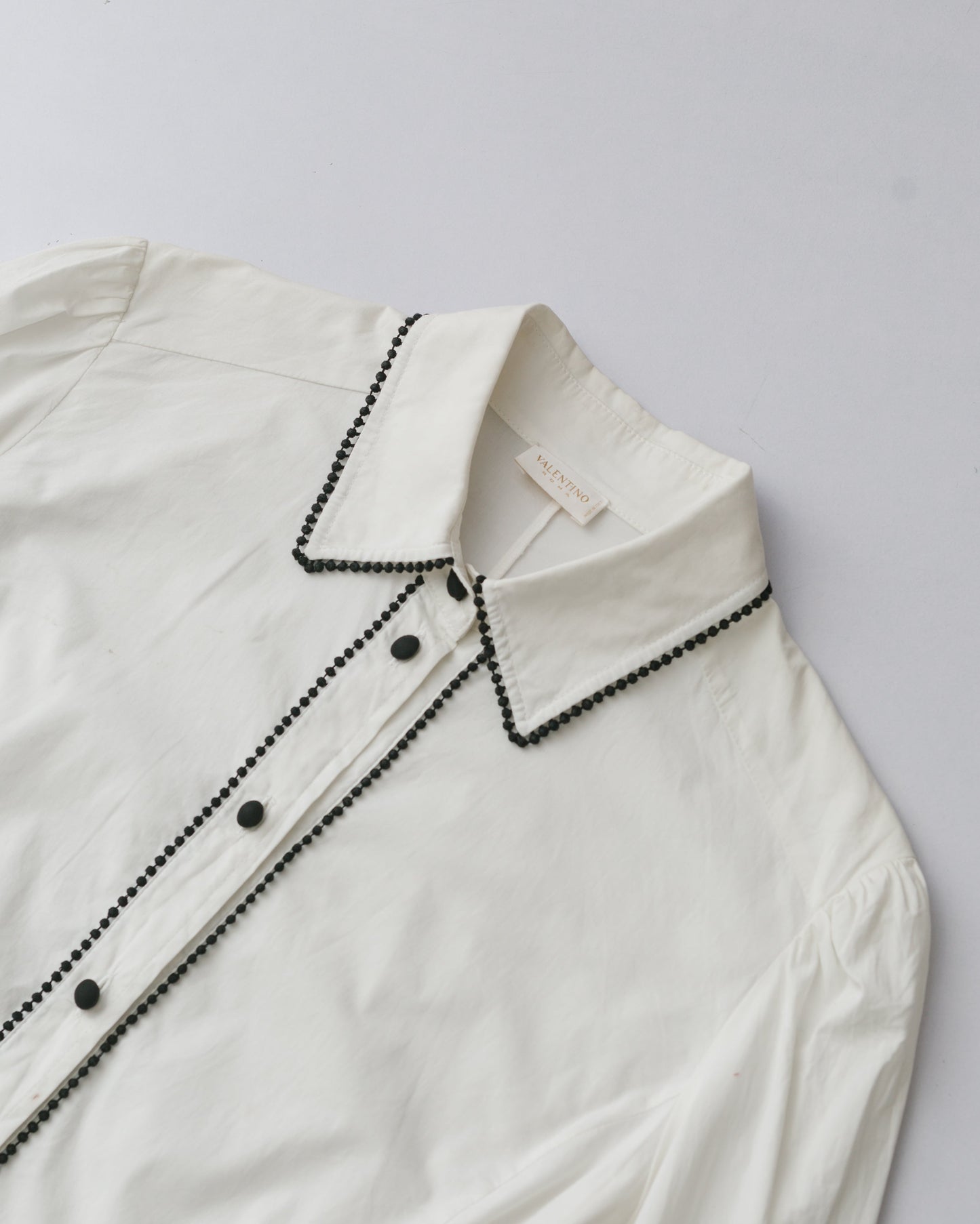 Contrasting details dress shirt