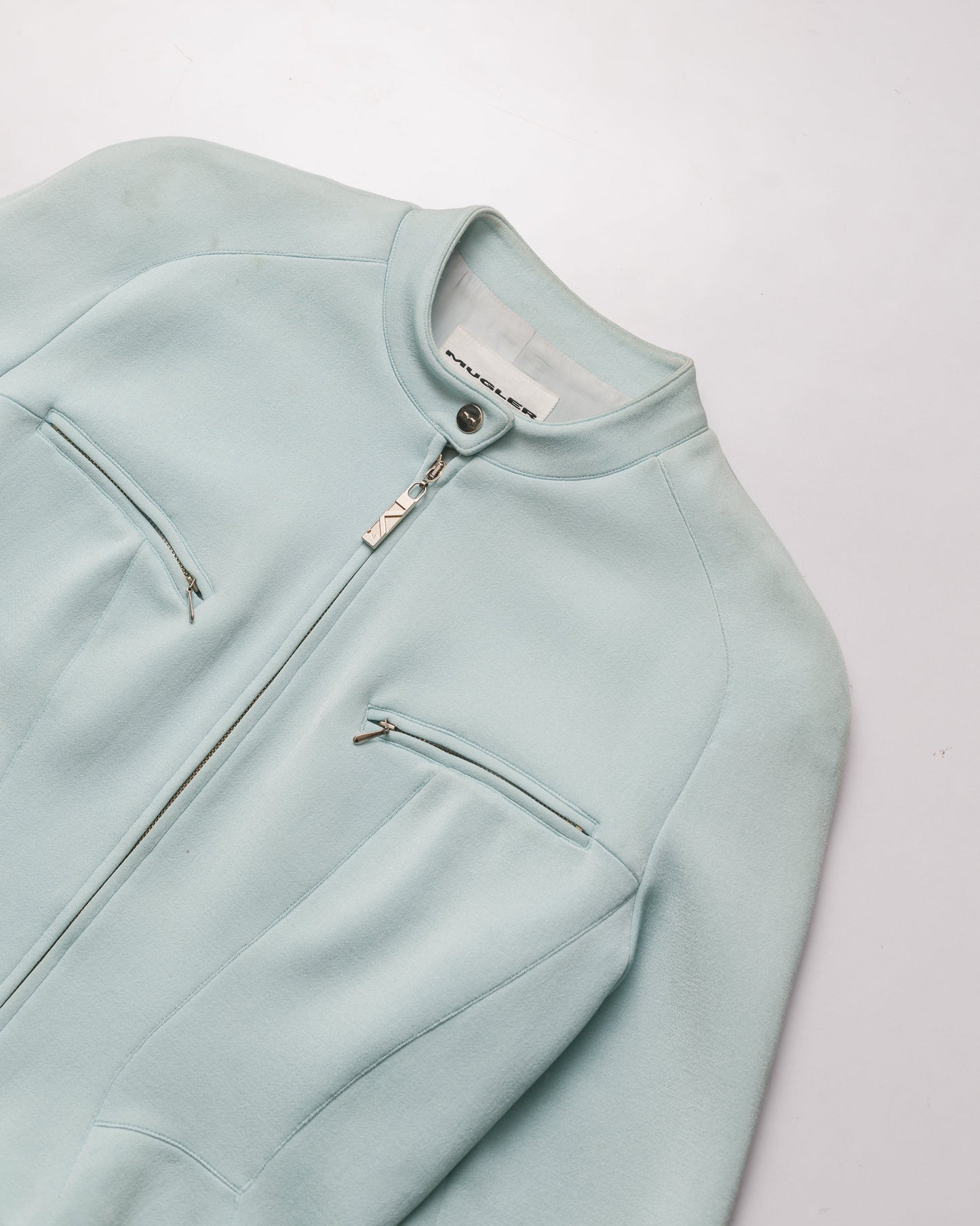 Rounded shoulder zip up jacket