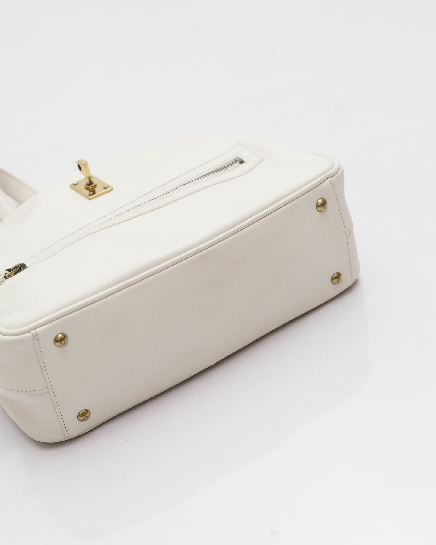 Vintage turnlock calfskin in ivory white