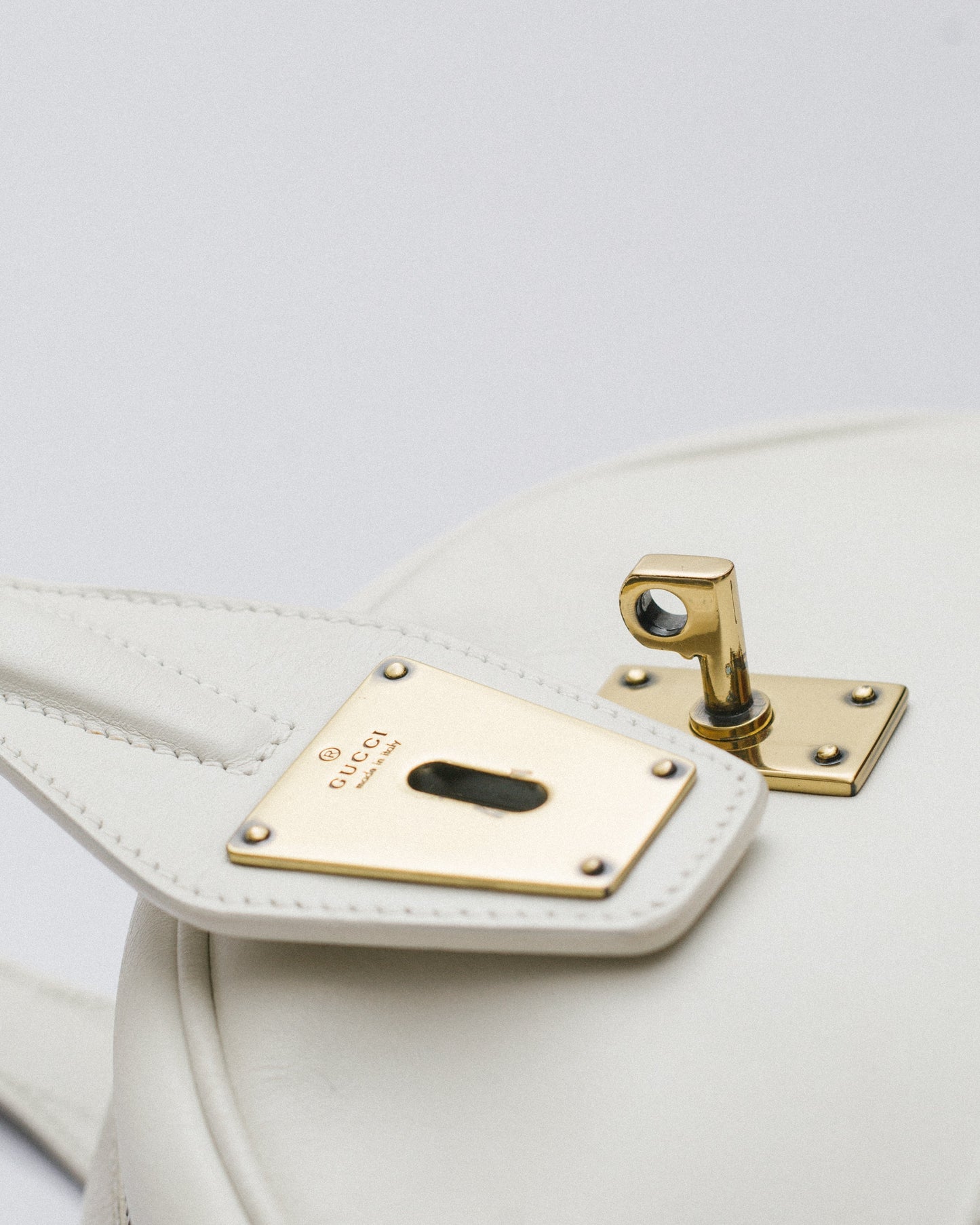 Vintage turnlock calfskin in ivory white