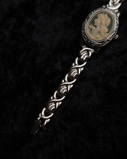 Vintage Cameo ‘Peek-a-boo’