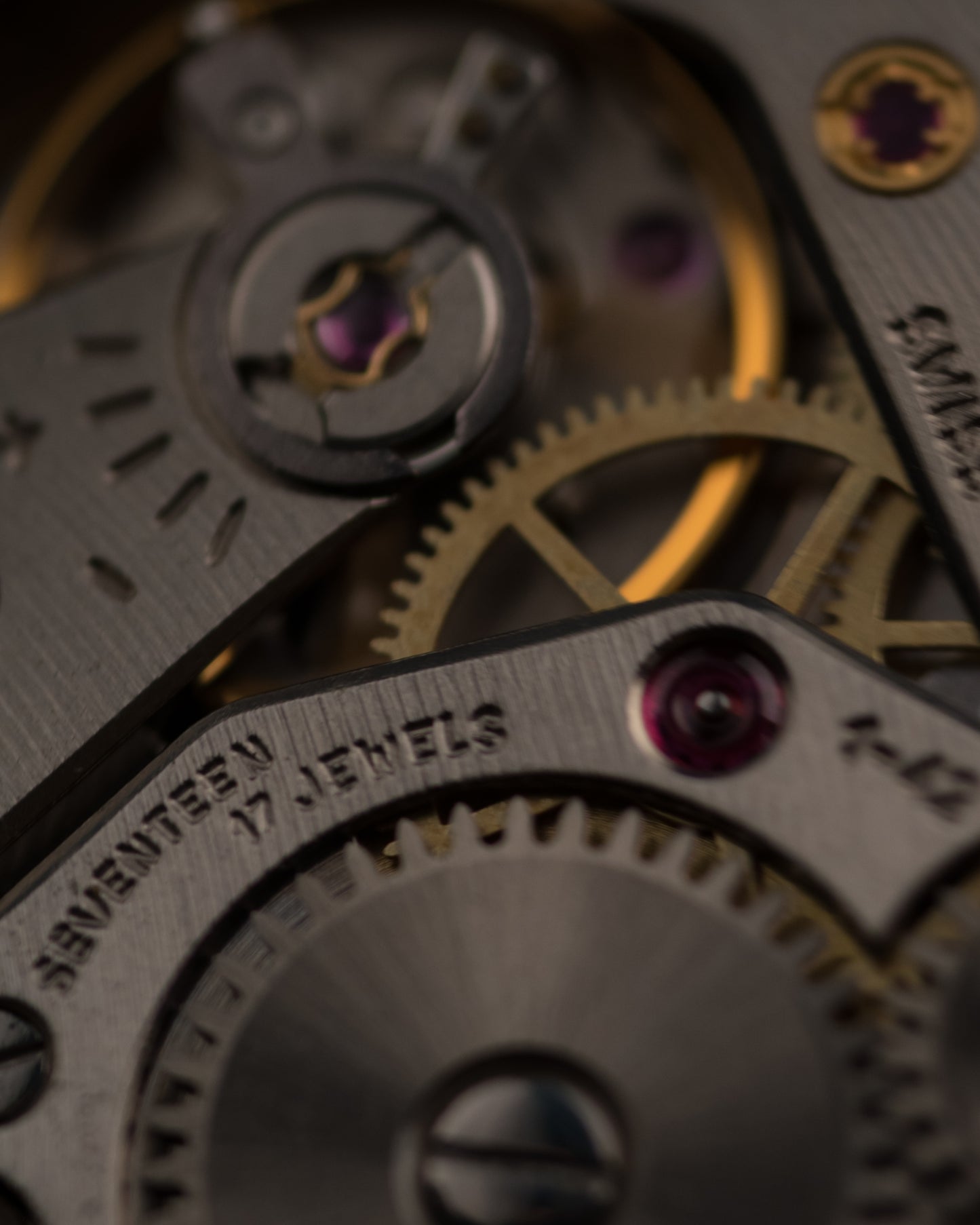 Vintage 1960s Universal Geneve Hand Wound Watch