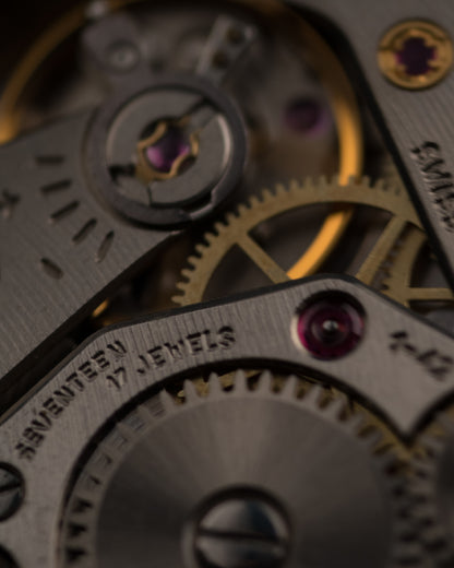 Vintage 1960s Universal Geneve Hand Wound Watch