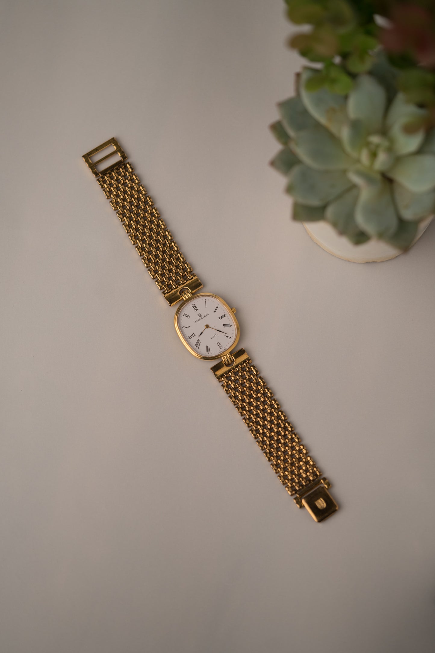 Vintage 1980s Universal Genève Ellipse