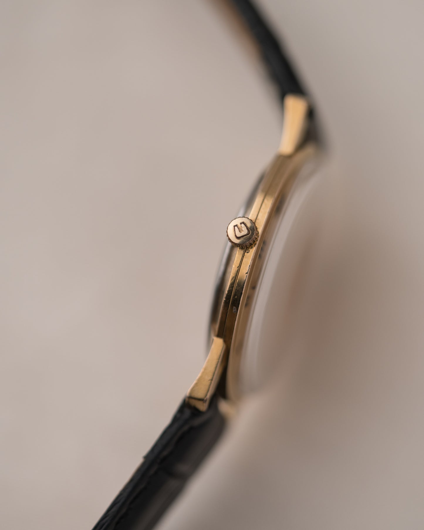 1970s Vintage Hand Wound Universal Geneve