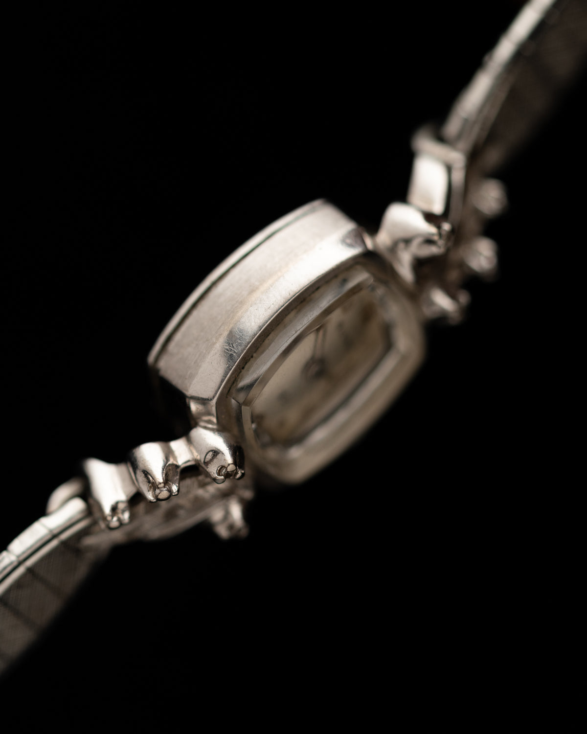 1964 Vintage Bulova Leaf Lugs