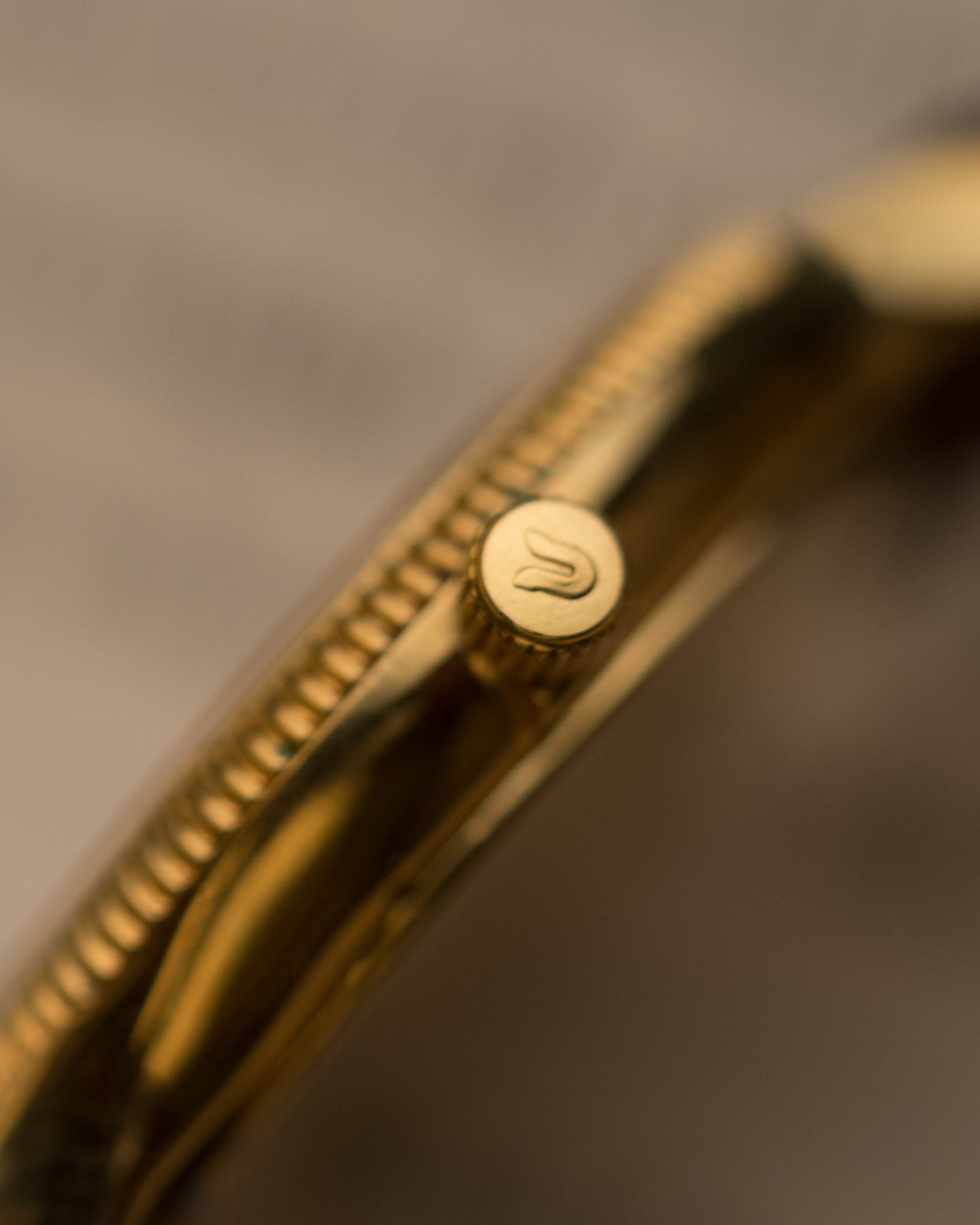 80s Vintage Universal Geneve