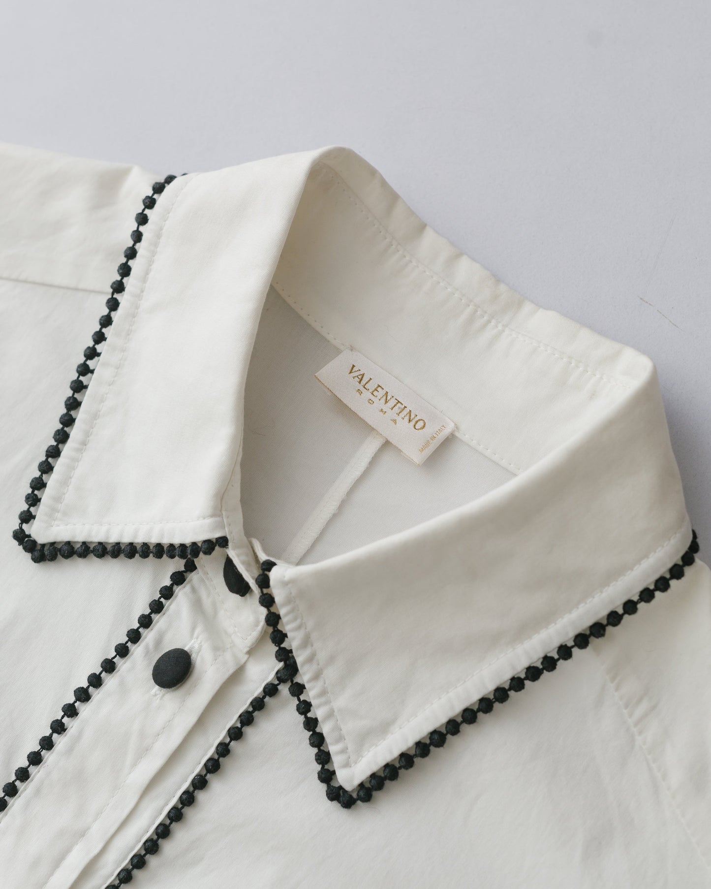 Contrasting details dress shirt