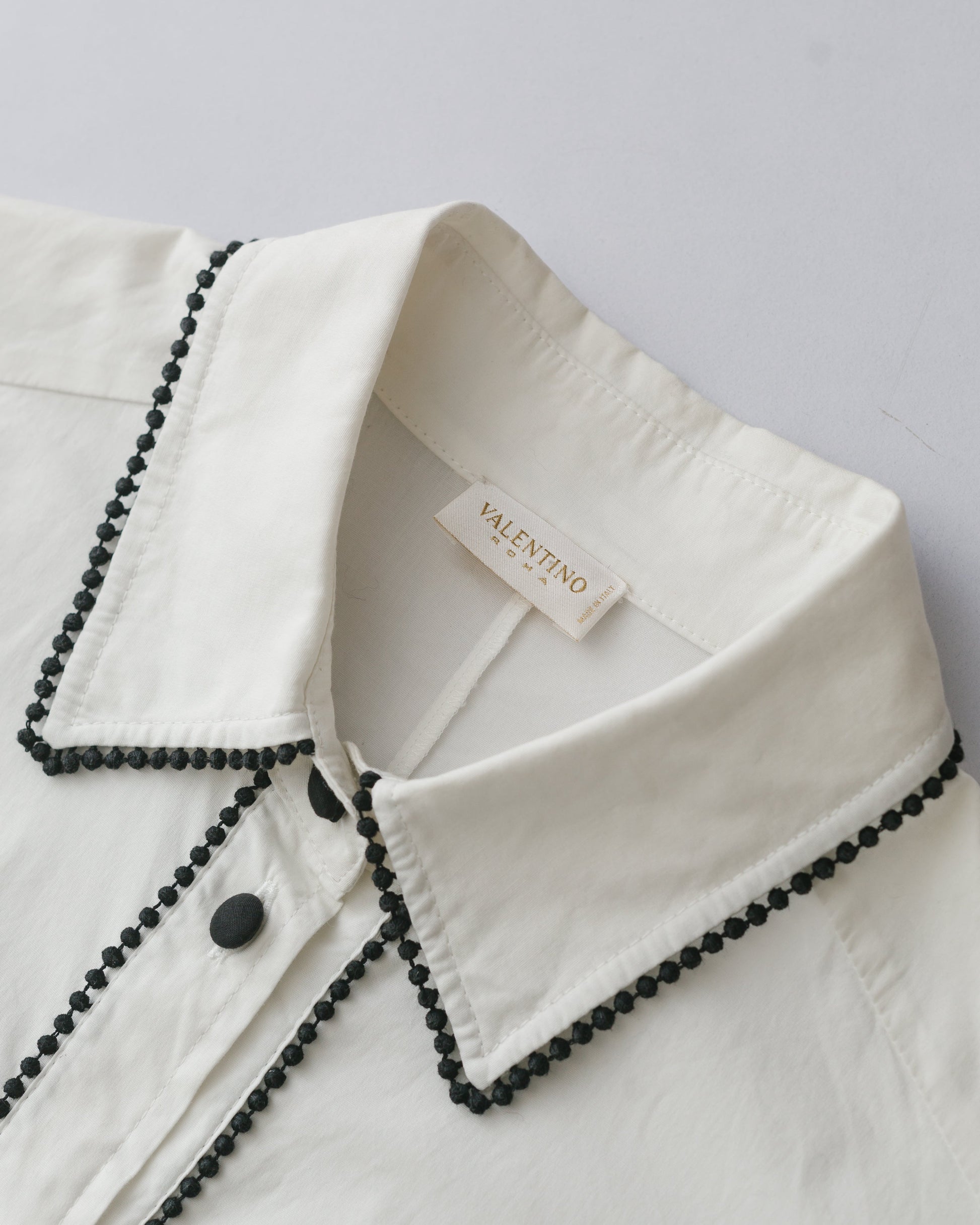 Contrasting details dress shirt