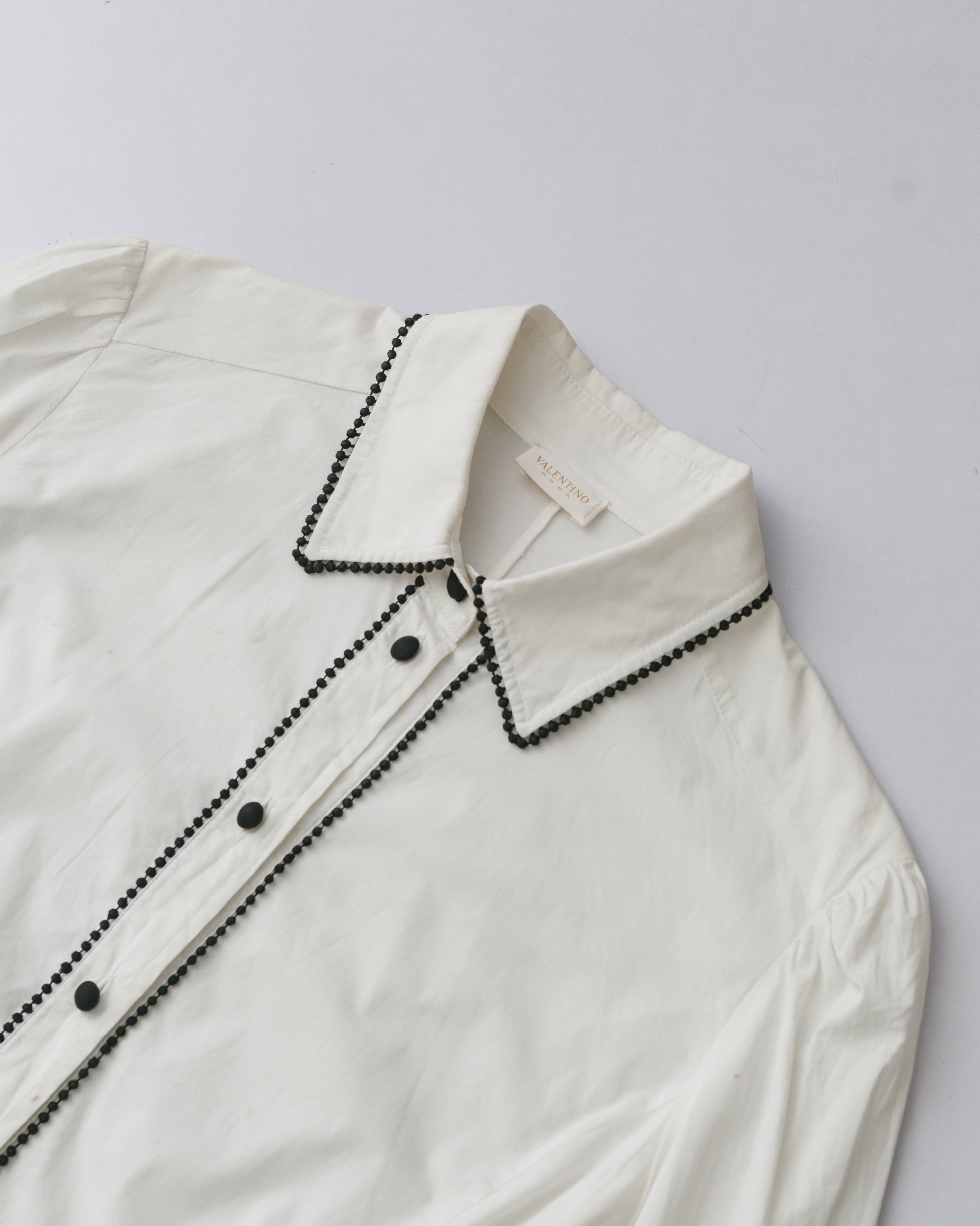 Contrasting details dress shirt