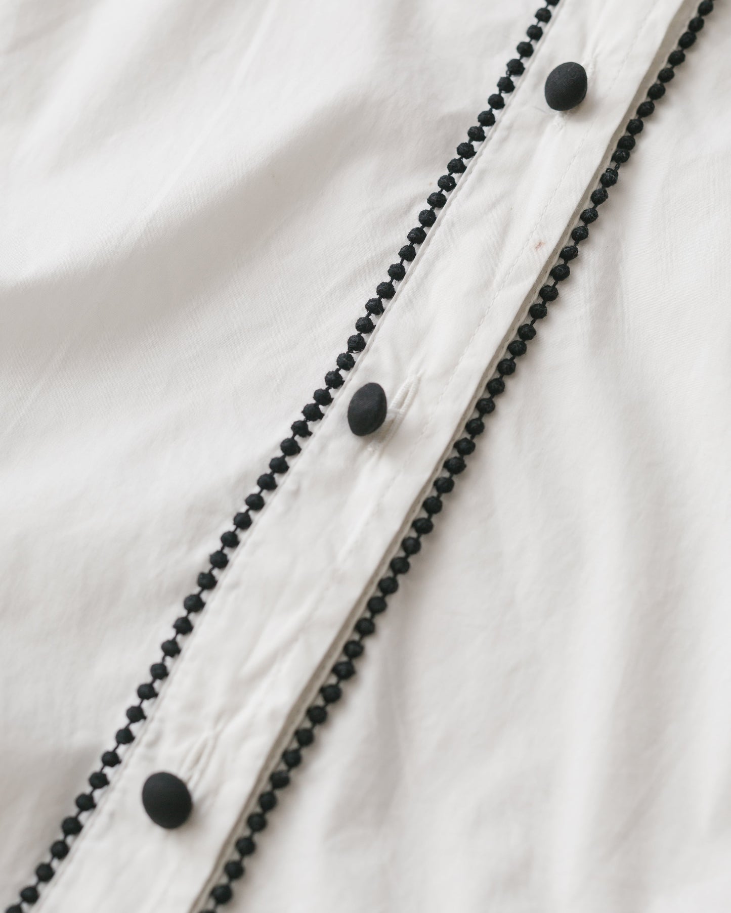 Contrasting details dress shirt