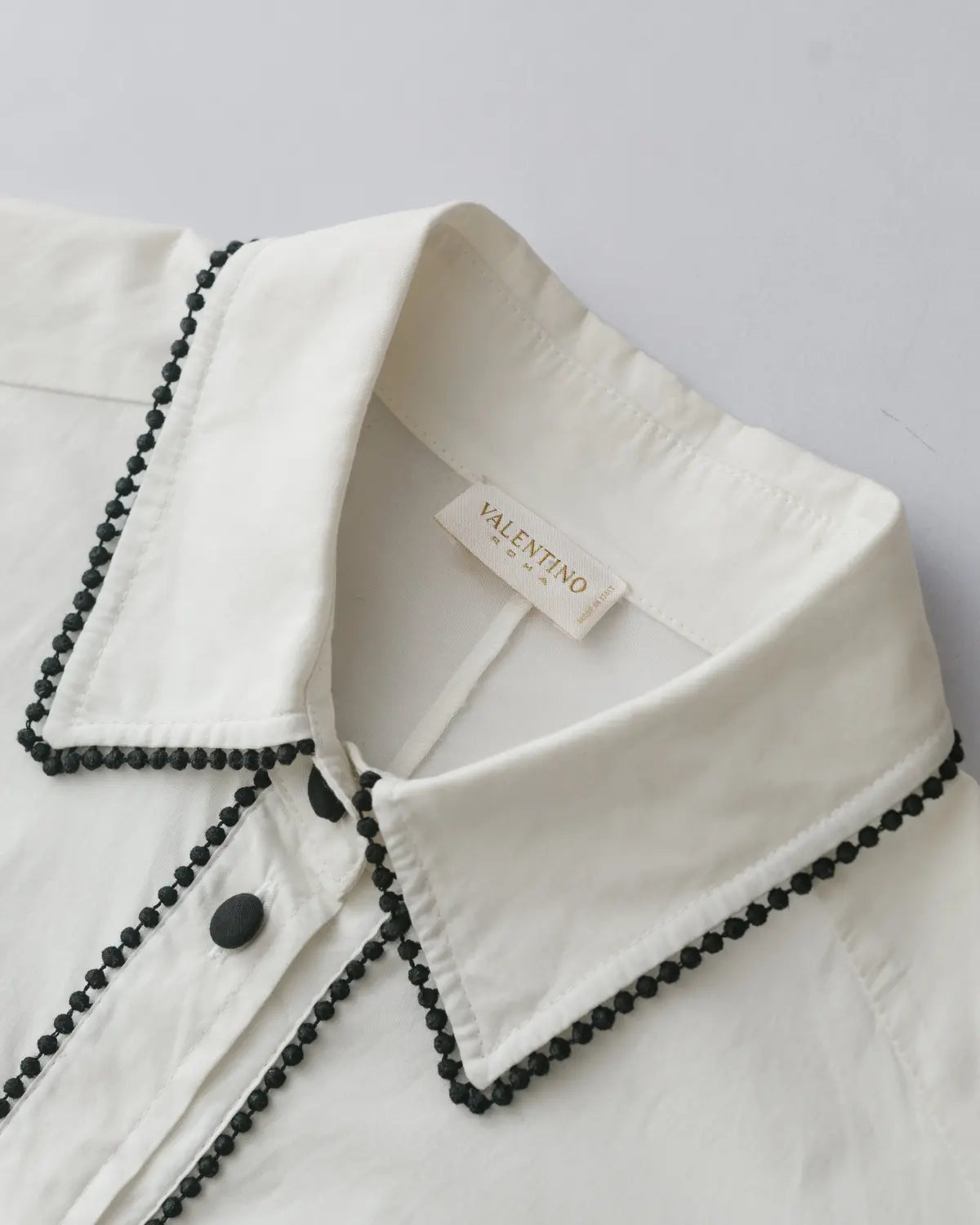 Contrasting details dress shirt