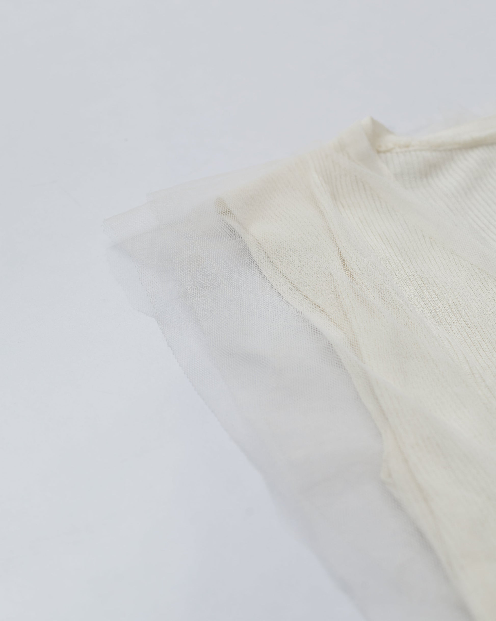 Dainty mesh detailed sleeveless top