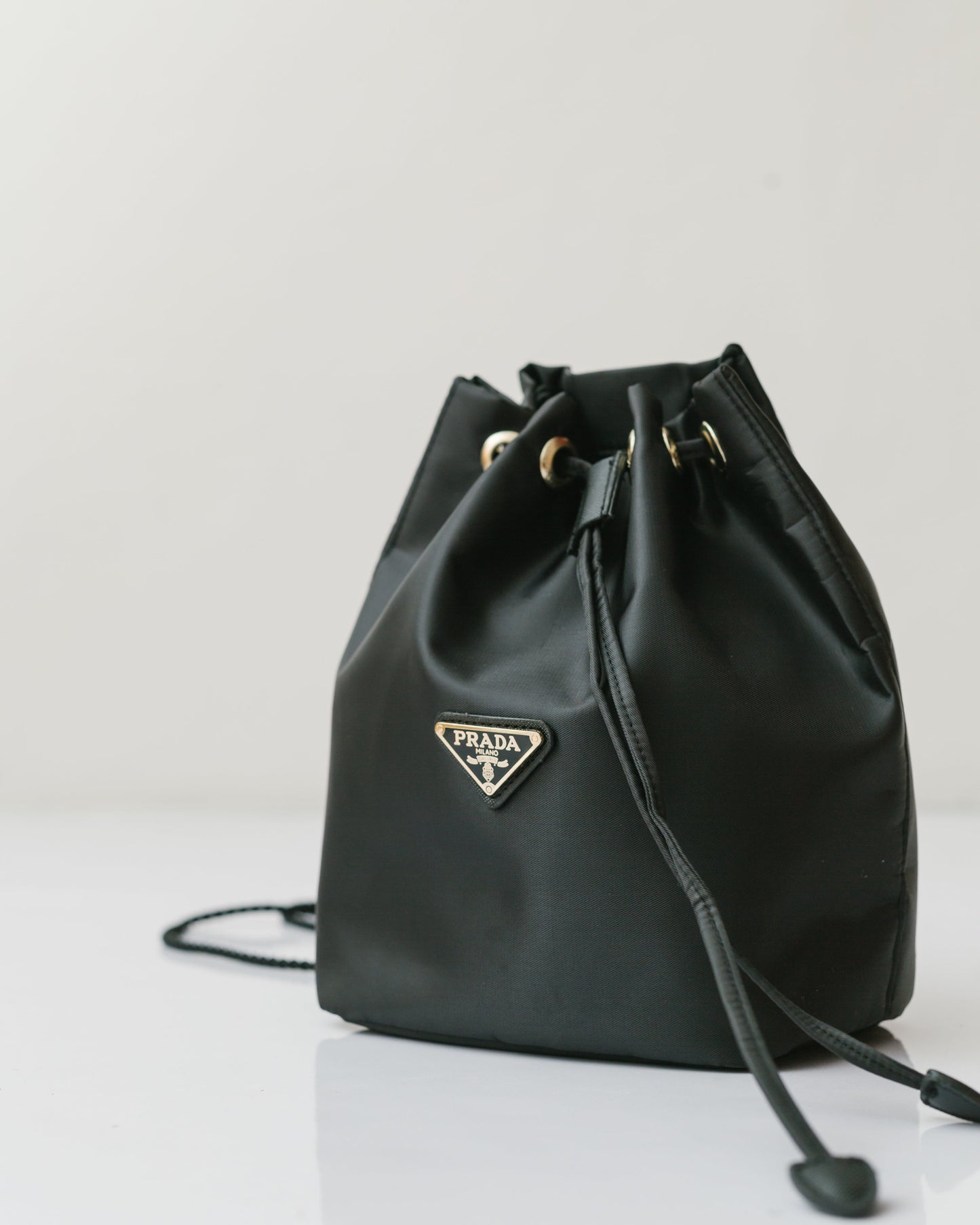 Drawstring nylon bucket bag