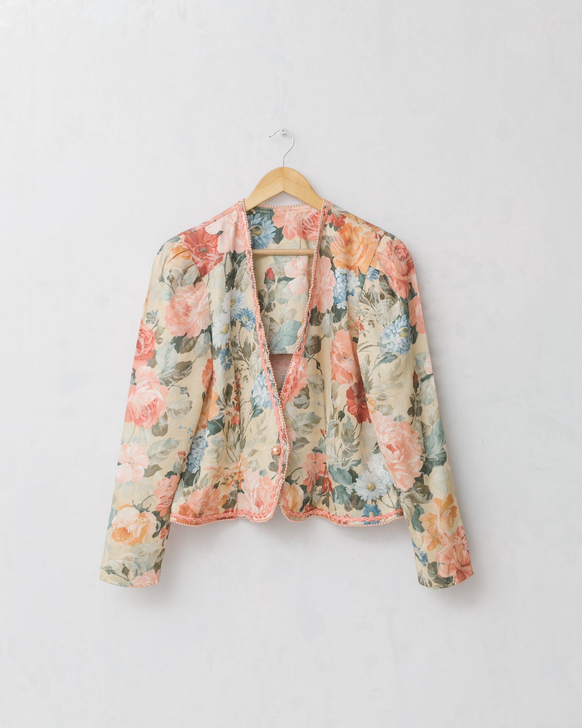 Floral tapestry pearl button blazer