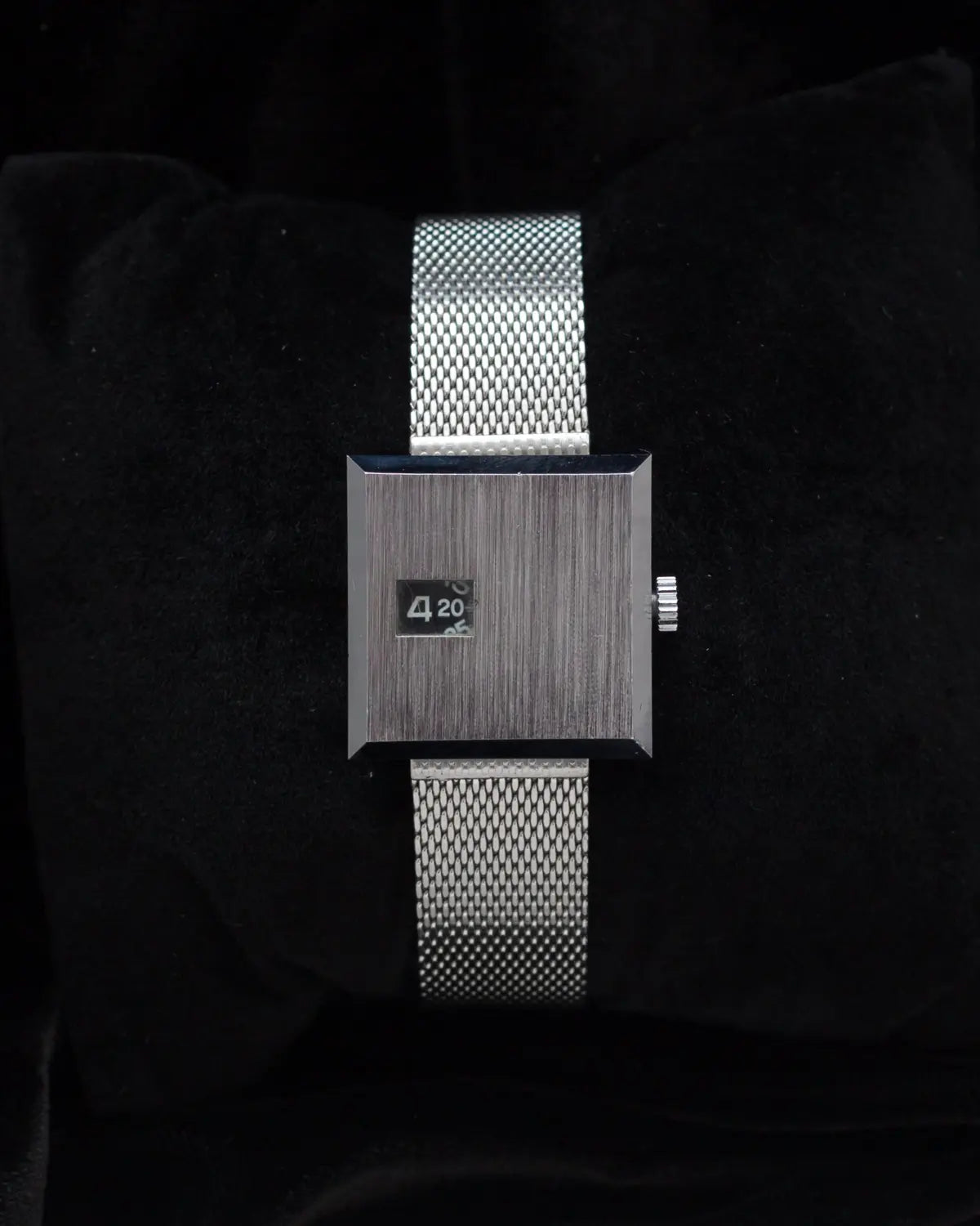 Aimée hand wound jump hour watch