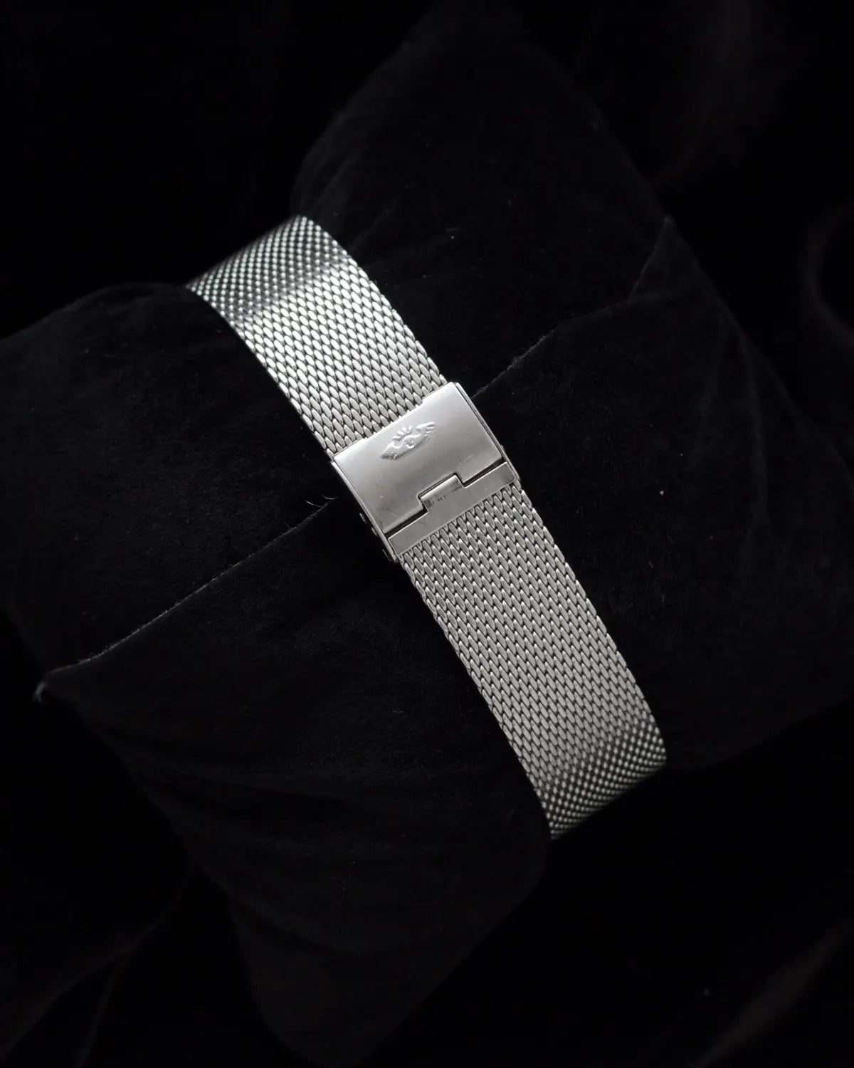 Aimée hand wound jump hour watch