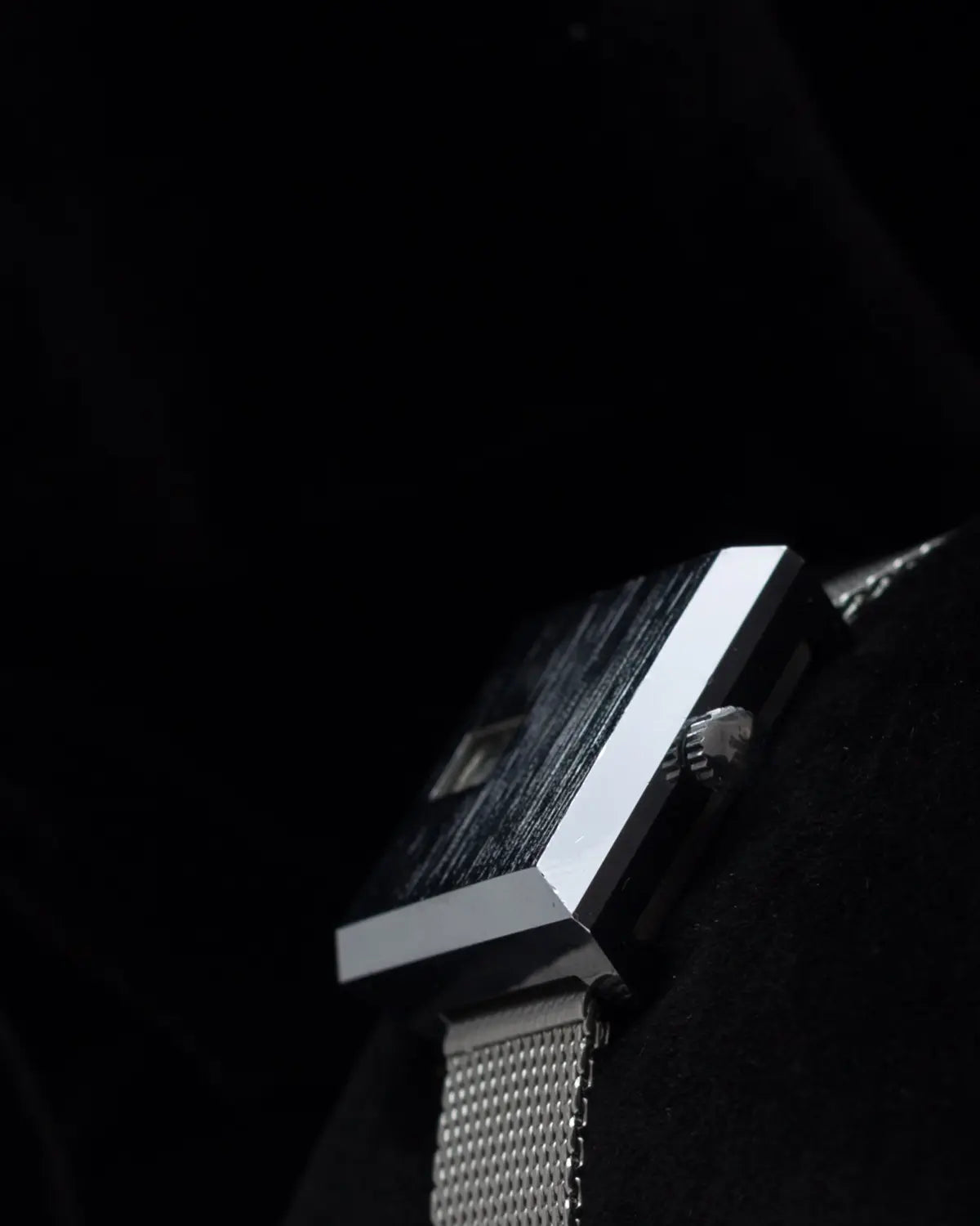 Aimée hand wound jump hour watch