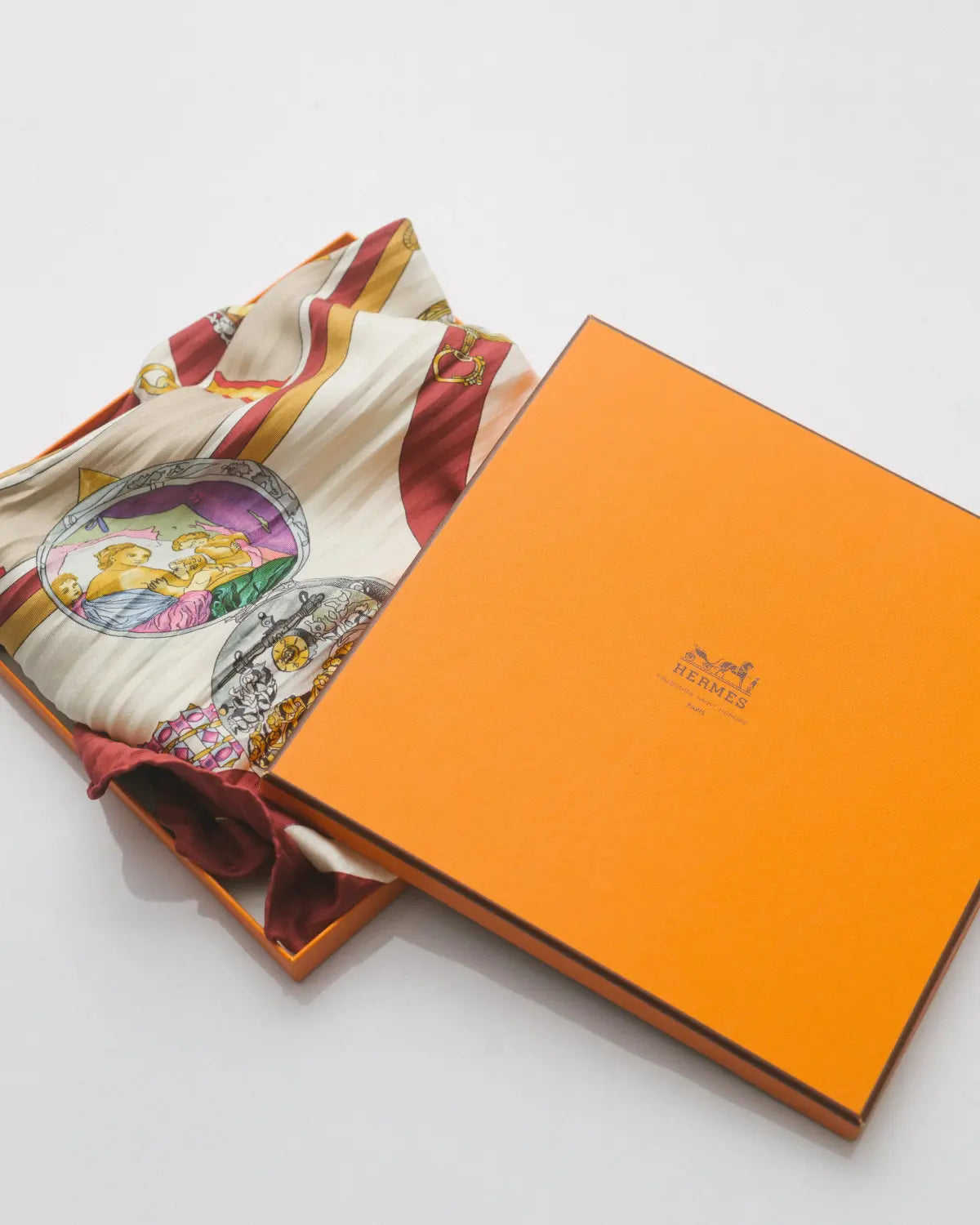 Hermés parmi les fleurs je compte heures silk scarf