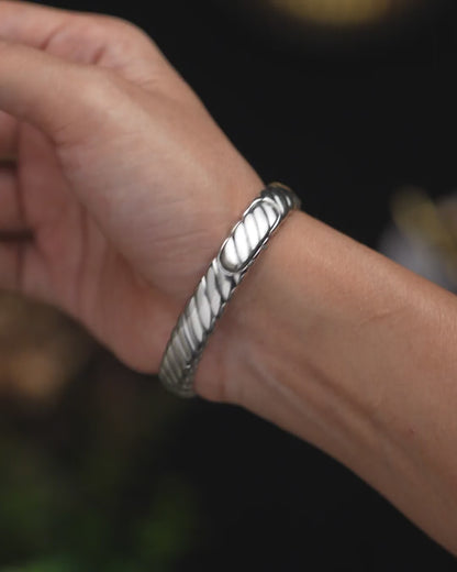 1980s Vintage Seiko Cable Bangle