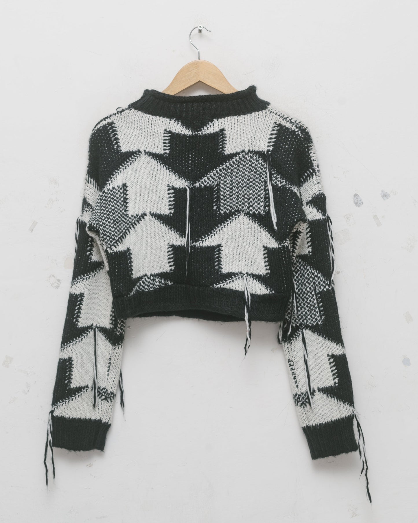 Stella mccartney black & white arrow sweater