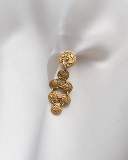 Salvatore ferragamo vintage pump motif clip ons