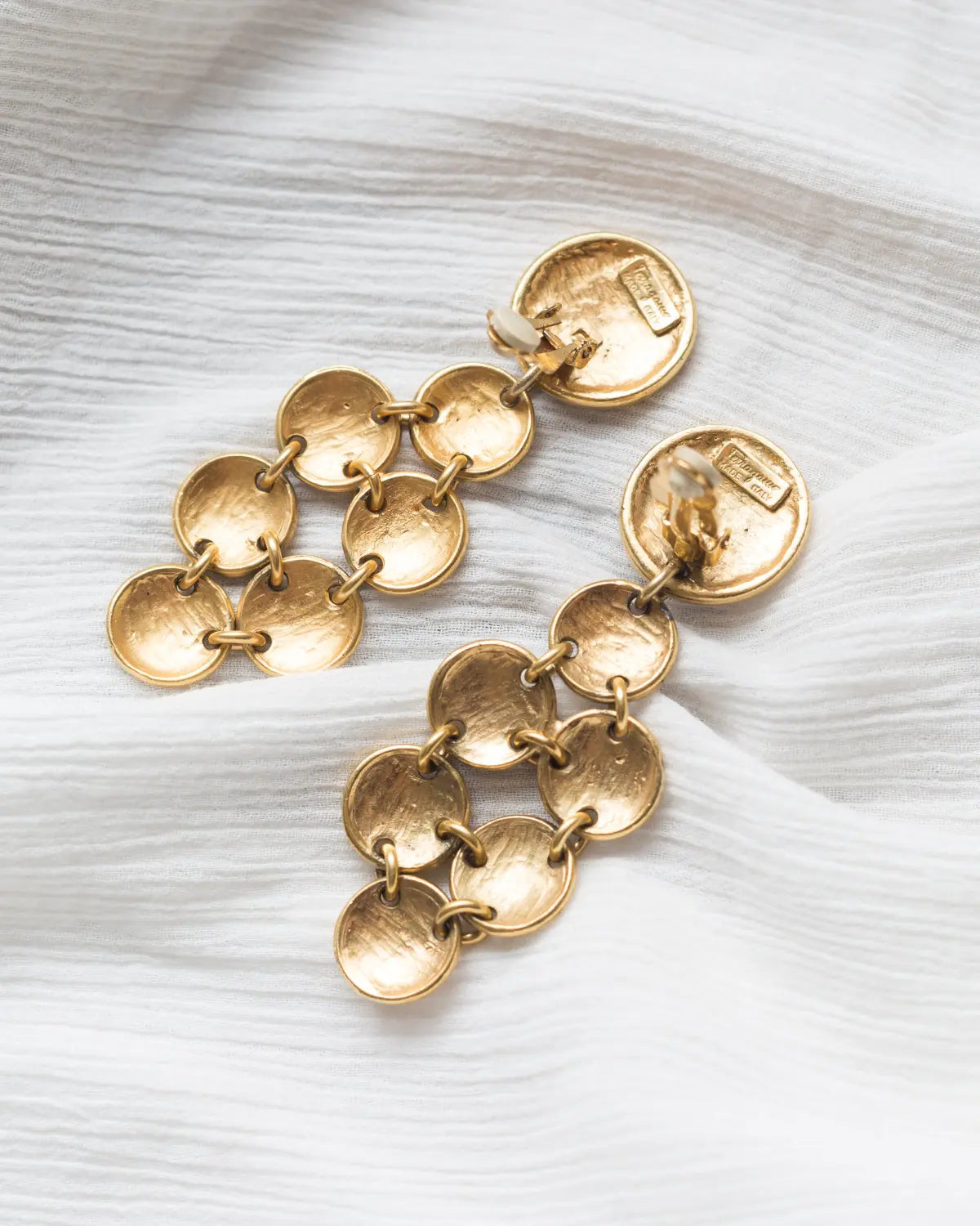 Salvatore ferragamo vintage pump motif clip ons