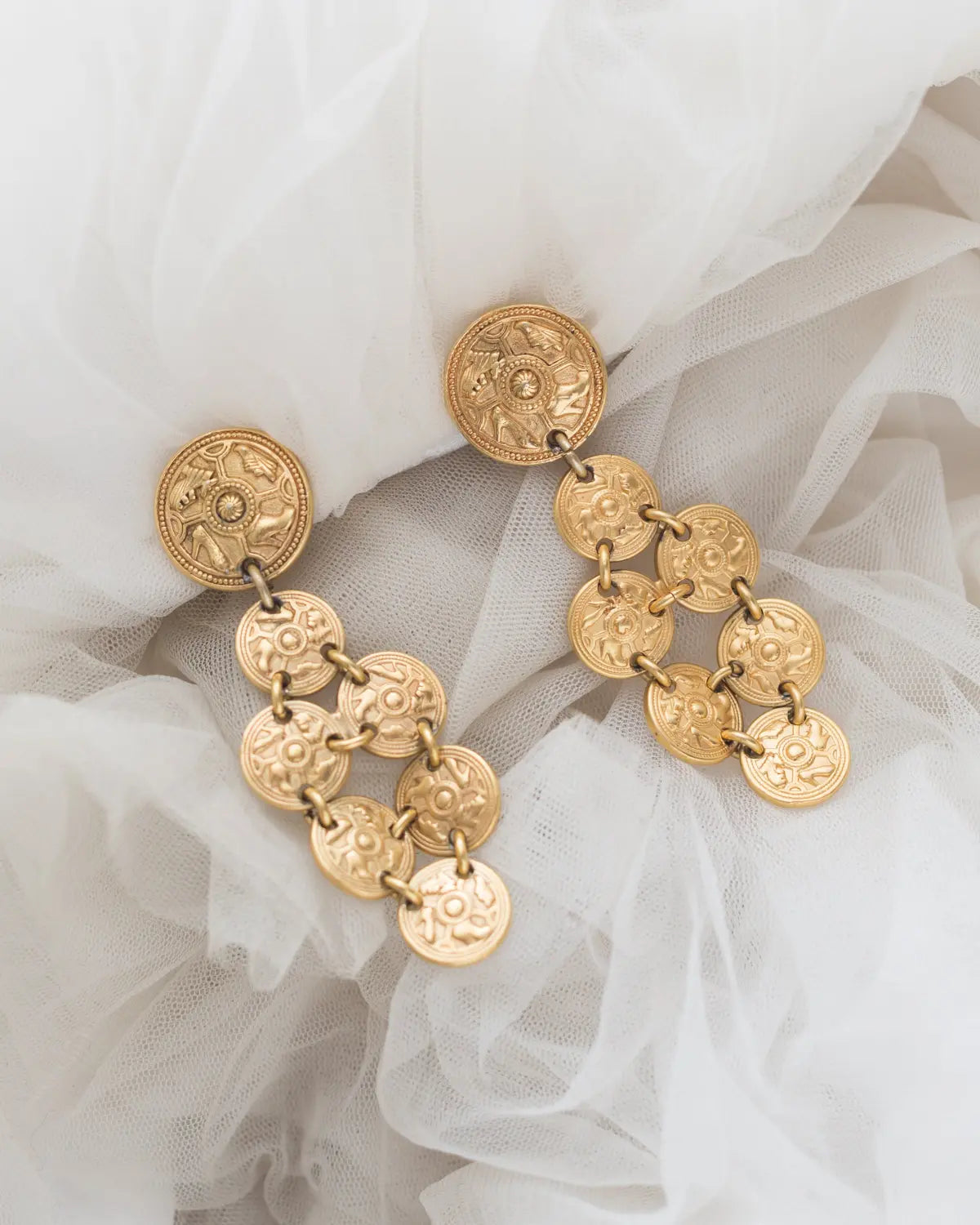 Salvatore ferragamo vintage pump motif clip ons