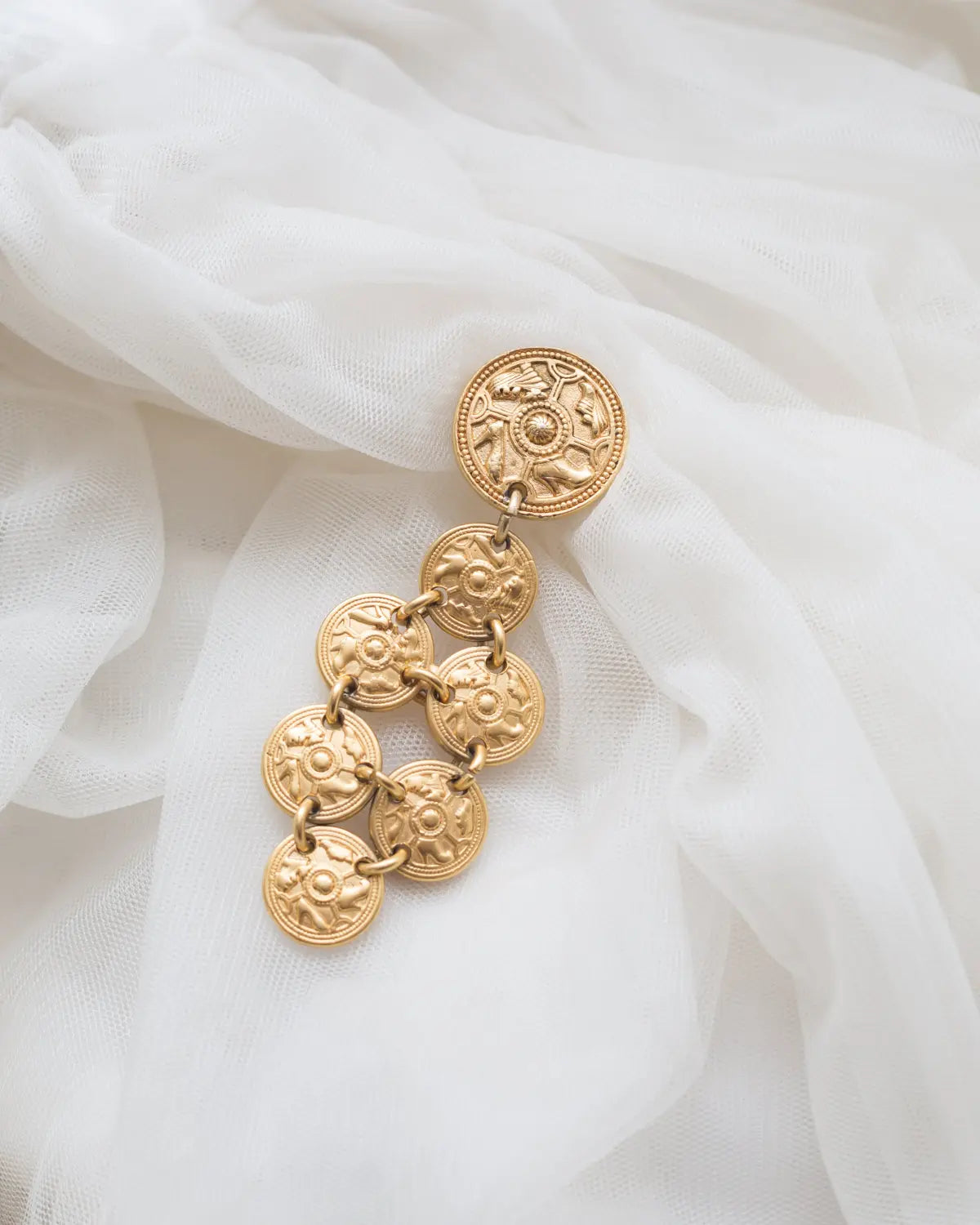 Salvatore ferragamo vintage pump motif clip ons