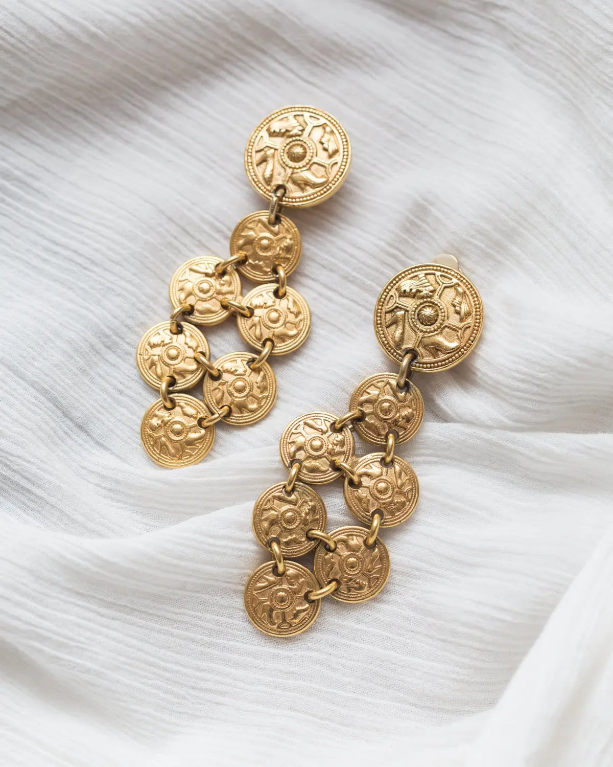 Salvatore ferragamo vintage pump motif clip ons