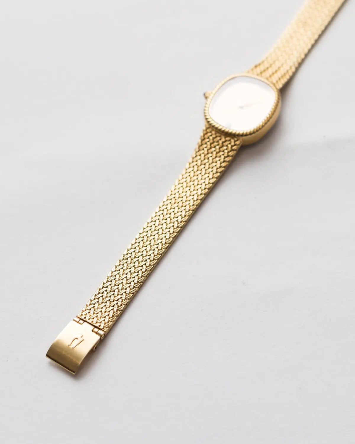 Quartz vintage gold bulova with wheat chain bracelet watch