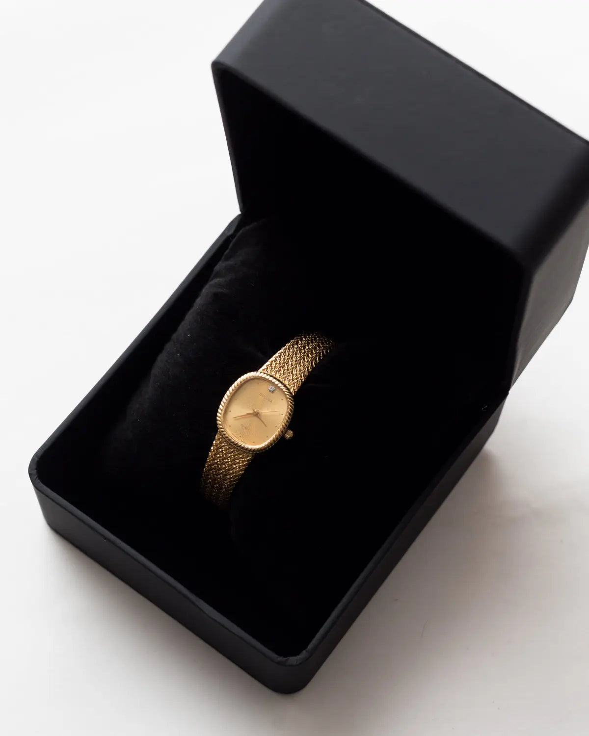 Quartz vintage gold bulova with wheat chain bracelet watch