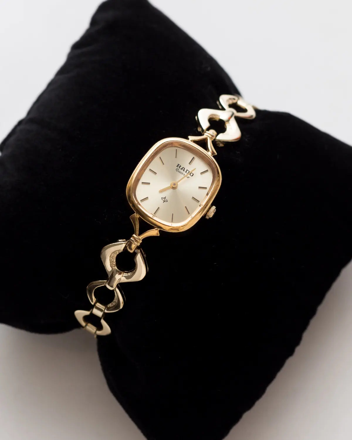 Quartz vintage gold on rado watch