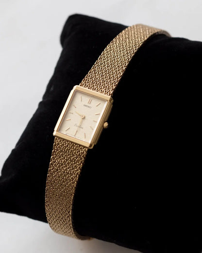 Quartz vintage seiko with mesh strap watch