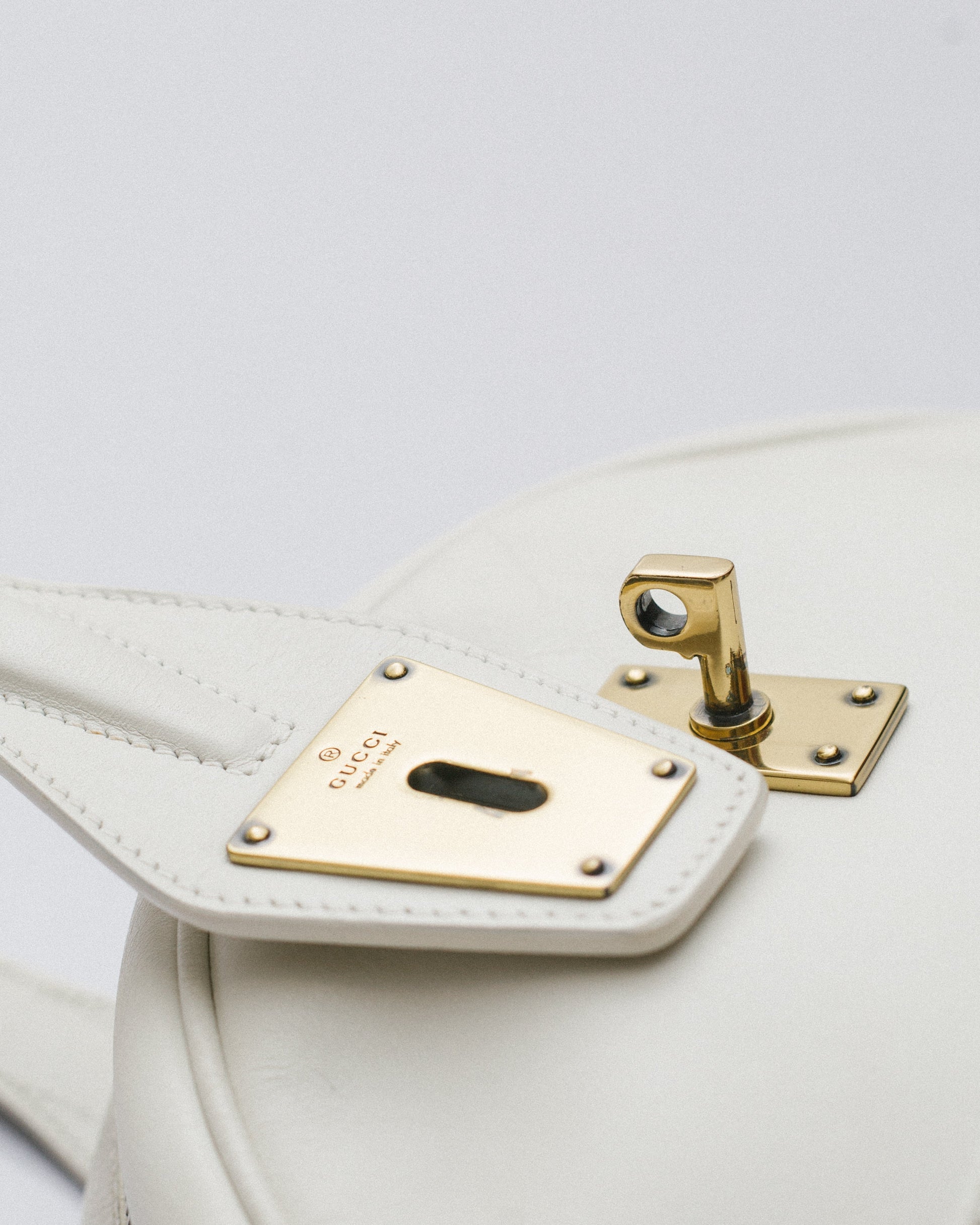 Vintage turnlock calfskin in ivory white