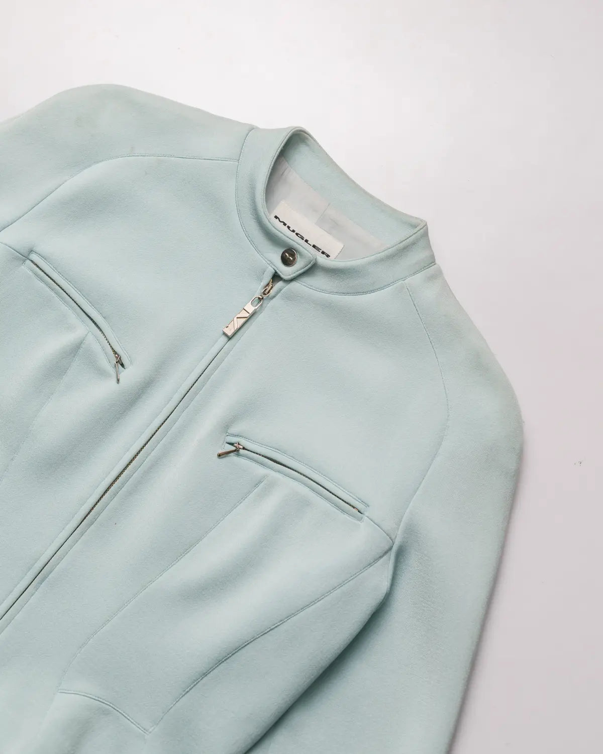 Rounded shoulder zip up jacket